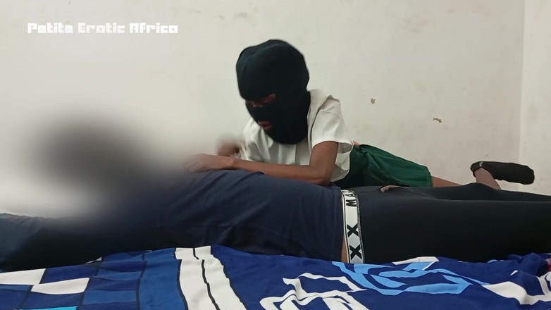 Petite Erotic Africa: Sex After College w Afryce.