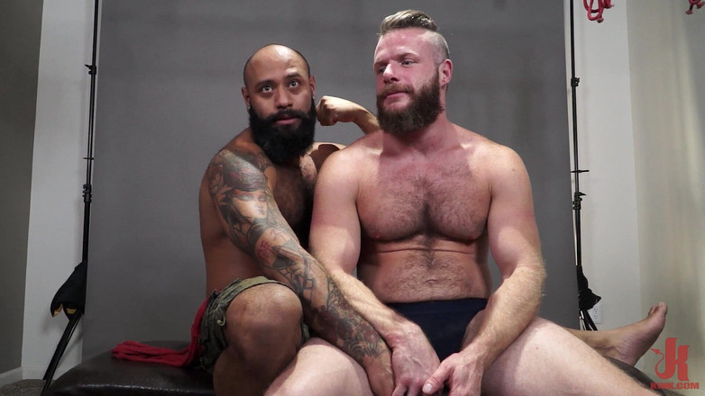 Kinky Bites Gay: Gebonden Leo Forte en Brian Bonds