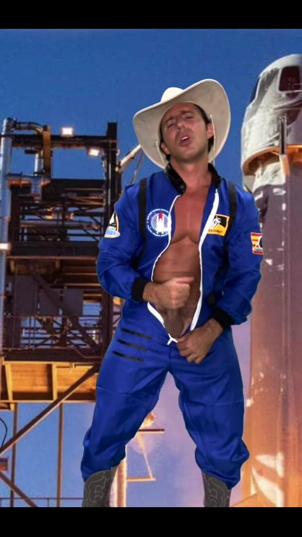 Reese Rideout: スペーススーツのオッコ