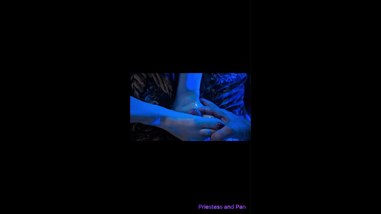 Elaras Pan: Kongkek tumit pertama, dengan lebih banyak aksi bermain kaki! Tonton...