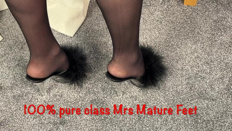Mr MF: Señora Madura Pies Rojo Sujetador Y Bragas 436