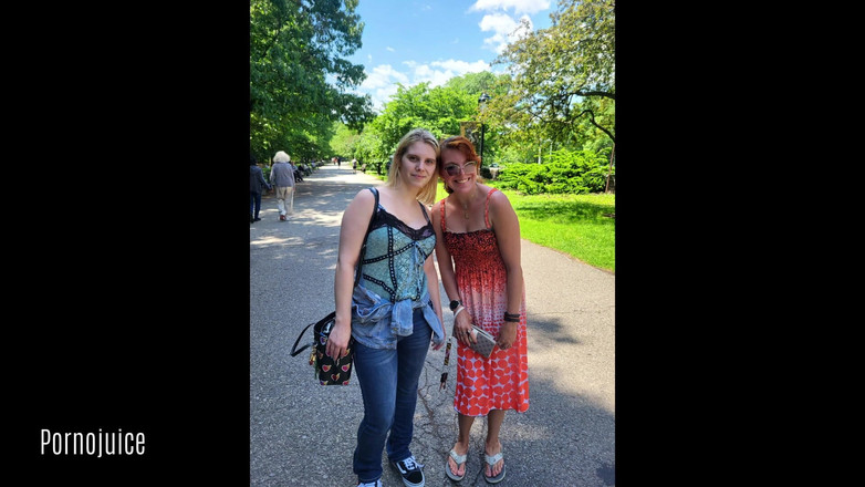 PornoJuice Faphouse: Lather up v hlavní roli Memel Wilde a Foxey Mermaid