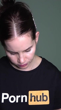 Anna Faz Um Boquete Quente E Chupa Vários Objetos