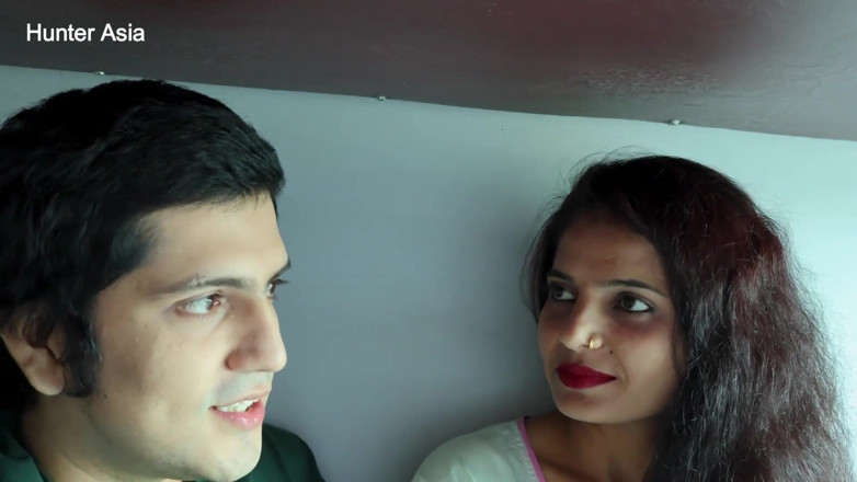 hunter Asia: When a Vlogger Met a Stranger in Train - Part 1