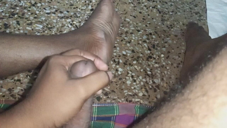 Hungry cliff: インドのデシ系ガールフレンドがキスとフェラチオをする