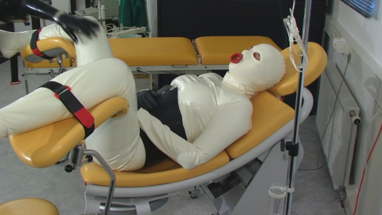 Rubber & Clinic Studio - 1ATOYS: Esperienza estrema di piscio