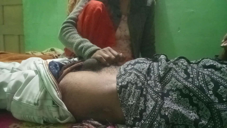 Pooja Sexy: Bhabhi fait jouir son beau-frère en se masturbant