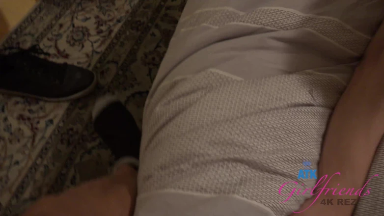 ATK Girlfriends: Jade хочет показать, как она может подрасти член своими сиськами