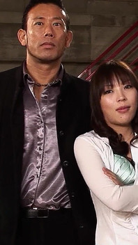 Сексуальную японскую тинку трахнули в волосатую киску без цензуры