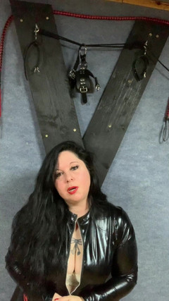 Maitresse Clara: 이 던전의 문을 너에게 열어준다