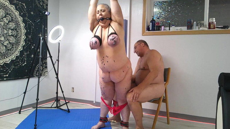 Ramblin Rows: Rozciąganie analne z nadmuchiwaną wtyczką