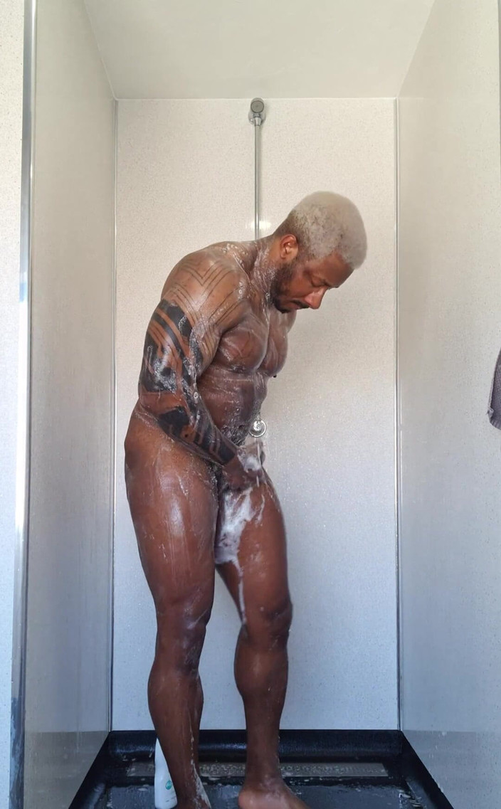 Amadeus: Gimnasio hecho ahora ducharse