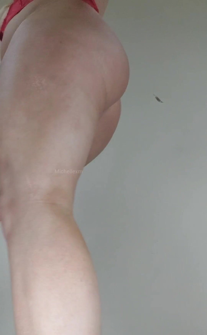 Michellexm: Nadržená MILF masturbuje 5.04 Mins Nahý Podřep nad tvým obličejem Roztahuje...