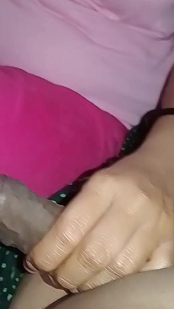 Skydreem1104: Indian Girl Puts Her Friend's Penis in Her Mouth