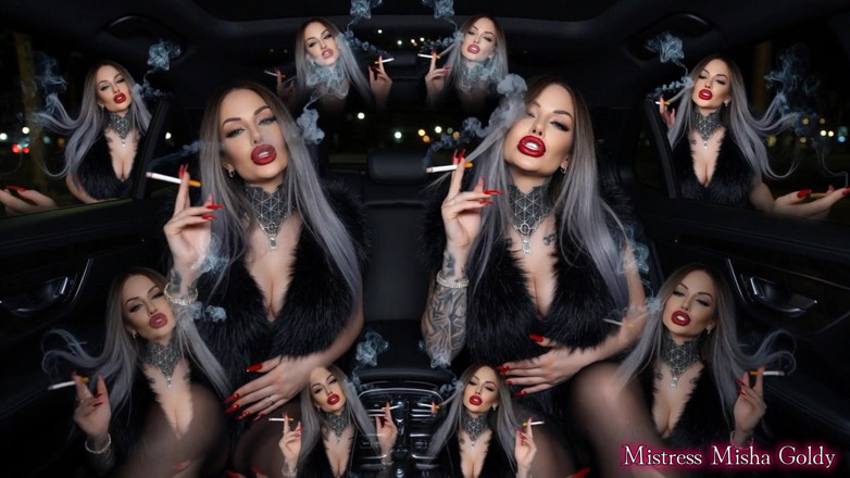 Goddess Misha Goldy: Anda harus berada di kursi belakang saya