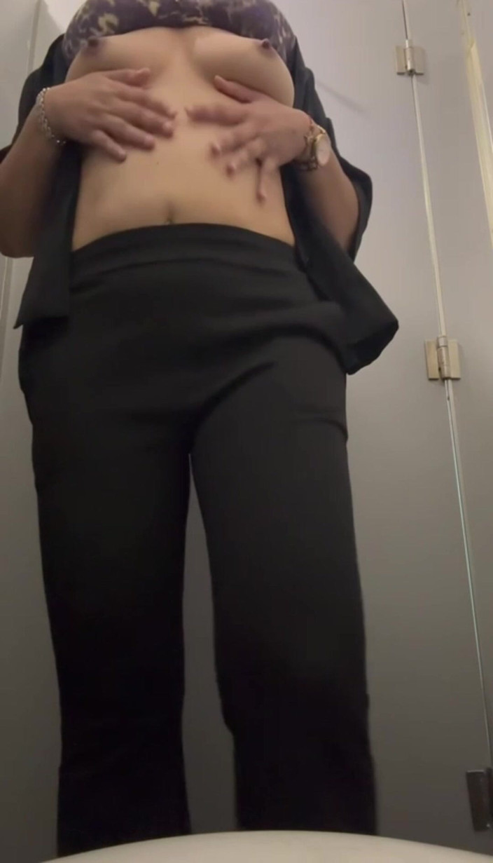 Hot Indian mommy: Шоу сисек дези бхабхи