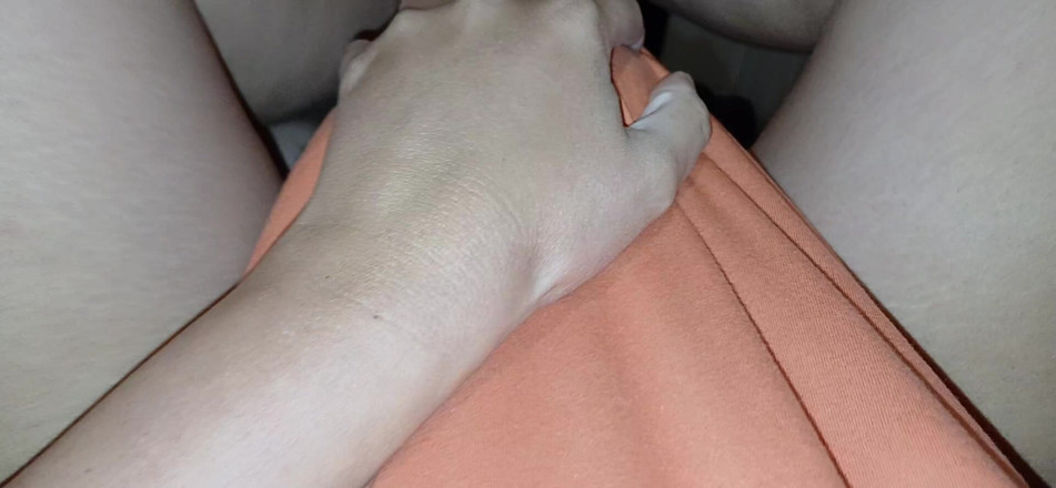 Lesbian-candys: Aku ngentot mulut tetanggaku dengan kaosku