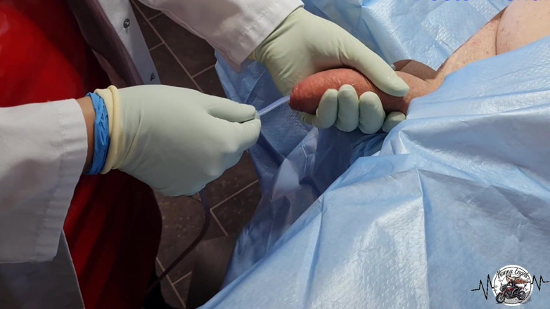 Hanna Engels: Hanna Engelss - Cathéter en place et urine en sortie