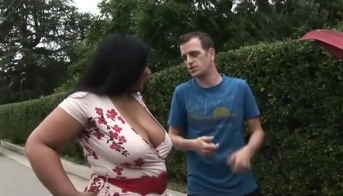 Radical Interracial: Vollbusige bBW ebenholz abgeschleppt und leidenschaftlich gefickt