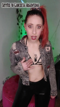 Seu Big Ass Goth Friend Está Insatisfeito!! Está Vindo Para O Seu Pija!!