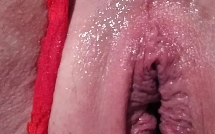 dragontrainer5: CD Plunges Mr Hankey in Puffy Pussy