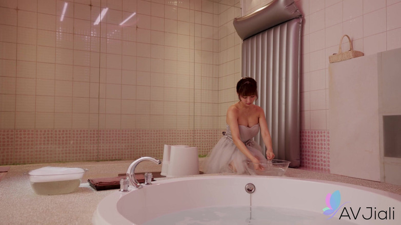 AV Jiali: An Immersive Soap Massage Experience with Li Nana