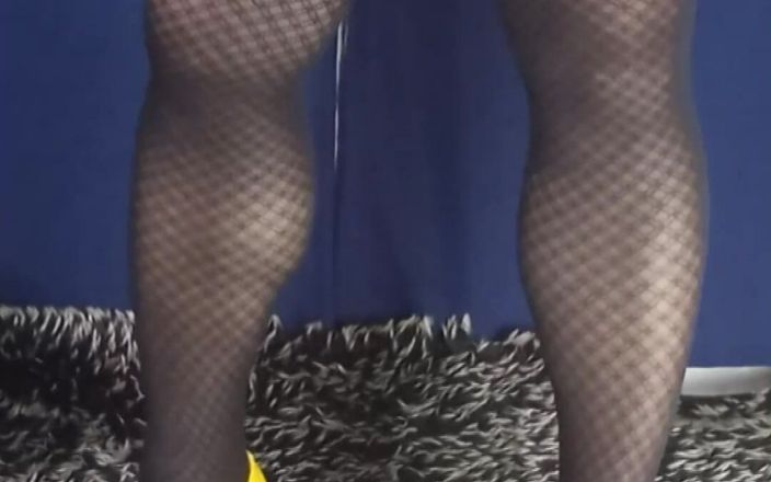 AdultGameplays: Rajstopy w kratkę, wysokie obcasy i sukienka mini