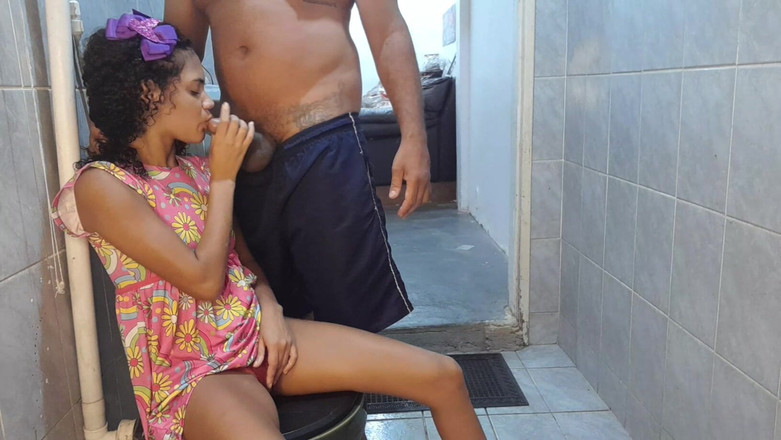 Bebes vagabundas: Leo Ogre viděl sexy holku v koupelně a šuká ji