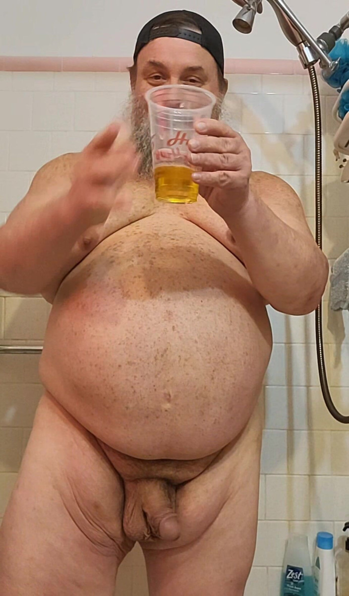 GeneWadexxx: 핫한 새아빠 곰을 위해 먹는 오줌