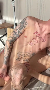 Celé video chlap s velkým čůrákem ošukal roztomilého Twinka a udělal mu orgasmus