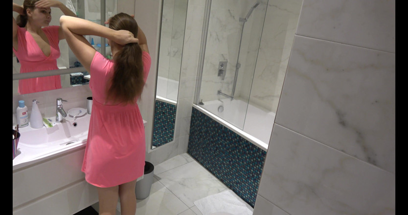 Milfs and Teens: Любительська камера ловить мокру тінку в душі
