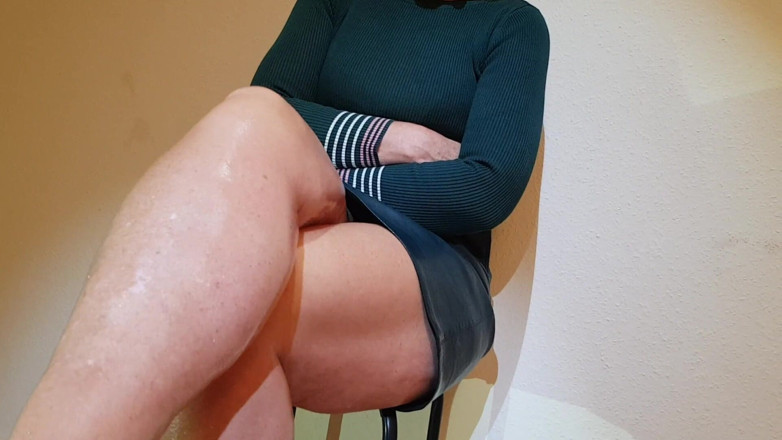 MisS Angel: Sexy tapping in green heels and open toes.