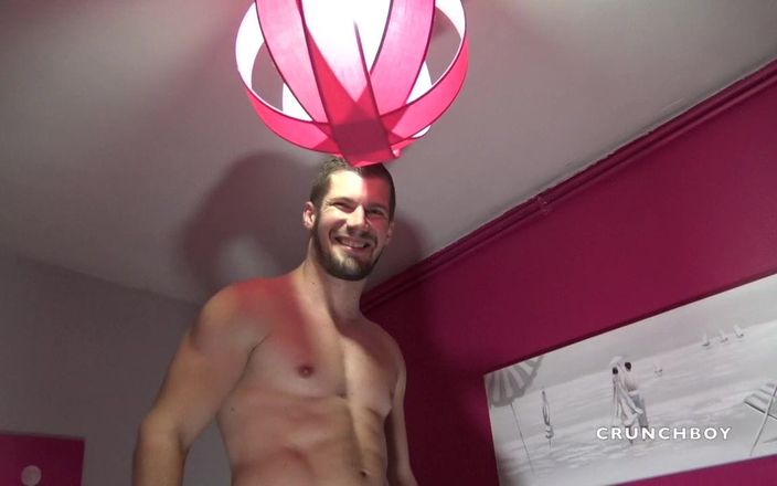 Raw sex in exhib in Madrid: Dimitri neukte op het hetero Kasteel van Vlad