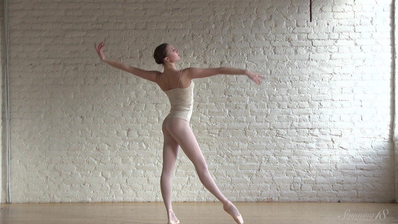 Stunning18: Hari bekerja di Ballerina