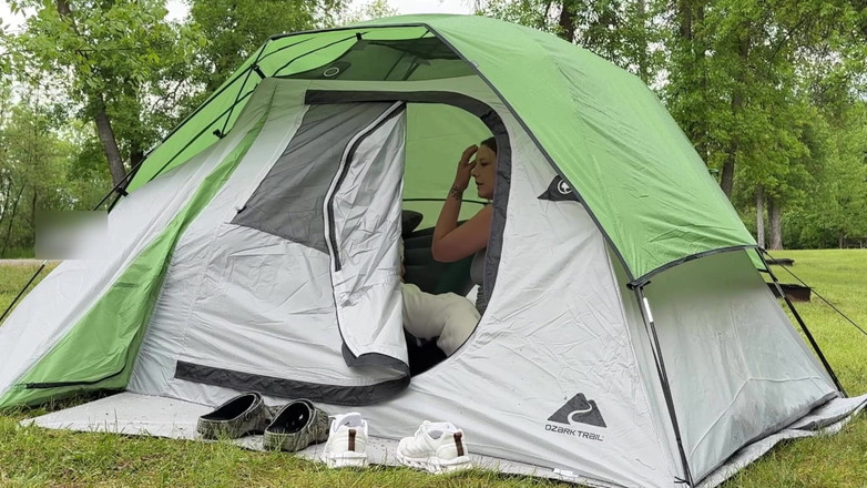Mya Lane: Manželka chce být sledována při šukání v parku