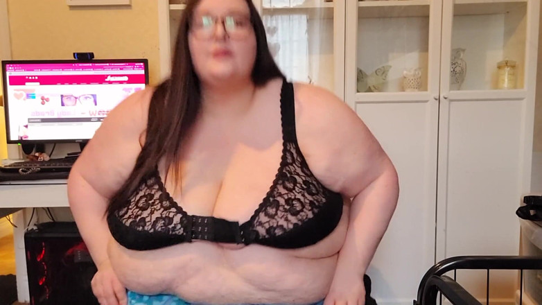 SSBBWLadyBrads: Stripping to my underwear