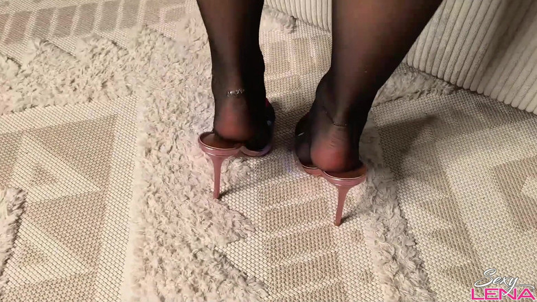 Goddess Lena: Nylon noir, masturbation, pieds et jeux de sperme