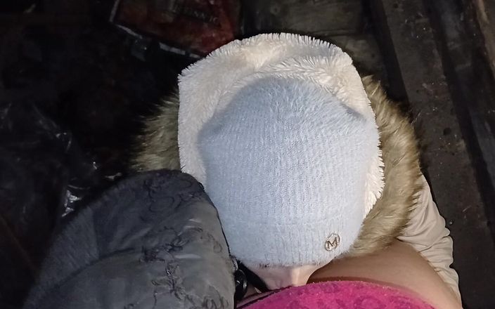Lesbian-candys: Můj soused mi dává Lízání v chatrči, aby nikdo věděl, že...