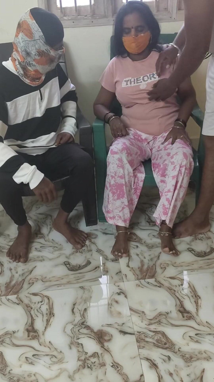 Thesana: Dokter ngentot istri suaminya yang polos