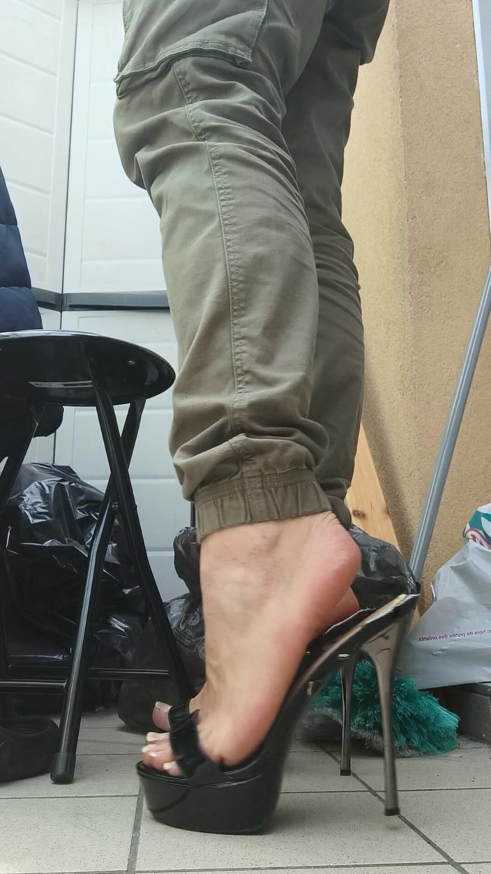 Mutsakin: Follando tacones y pies sexy