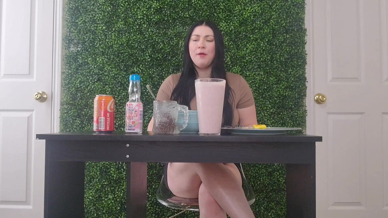 Julia Ryan: Gfe Mukbang peidando e arrotando