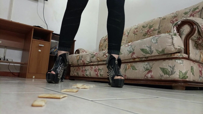 Bergami Melissa: Padronadomination: I Crush Crackers Like Your Balls