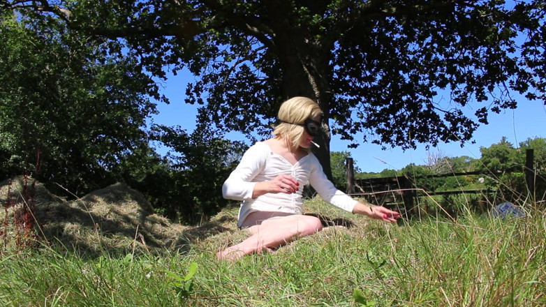 Lilly Disgrace: Aspettando alla porta