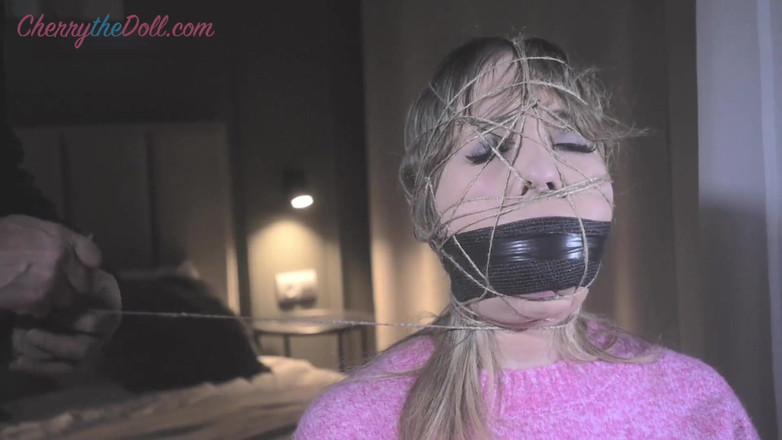 Cherry The Doll: 본디지 후드