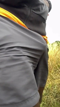 Oglądając to nie mogę się powstrzymać, aby się ostro. a Very Slowmotion of Me Walking Commando w My Shorts in the Park.