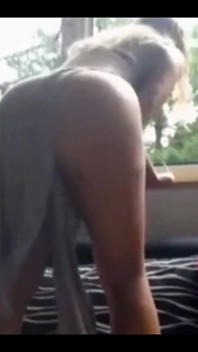 Experience My Mesmerizing Booty Shake in Live Cam Shows!