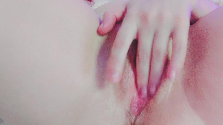 Nicolette69w: MILF Plays with Her Wet Pussy