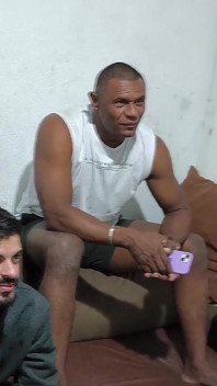 Meu Primeiro gangbang Dando pra 5 Dotados
