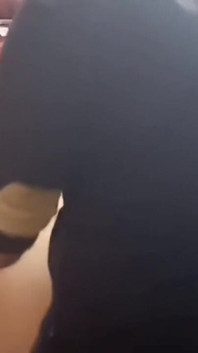 Hemlagad sex med en college flicka, jag säger till henne att jag kommer att lägga den i henne utan kondom eftersom jag gillar att känna hennes röv - del 1