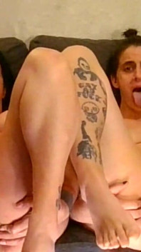 Memek ahegao didobel penetasi sampai lubangnya menganga lebar